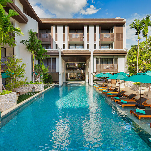 Outdoor Pool with Hot Jacuzzi